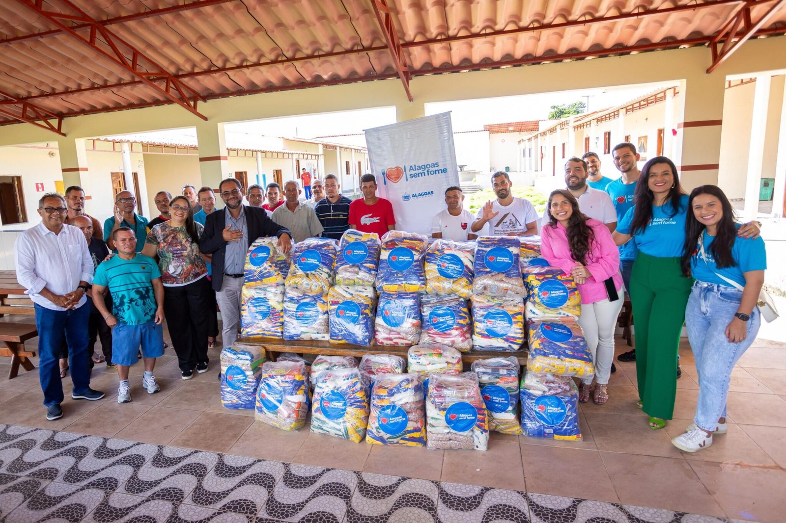 Alagoas Sem Fome doa uma tonelada à instituição que acolhe dependentes